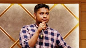 অধ্যাপক ড. মুহাম্মদ ইউনূসের নেতৃত্বে গঠিত অন্তর্বর্তী সরকারের উপদেষ্টা পরিষদে নতুন তিন জনের অন্তর্ভুক্তি নিয়ে সামাজিক যোগাযোগমাধ্যমে এবং বিভিন্ন মহলে আলোচনা ও বিতর্ক চলছে। এ নিয়ে প্রতিবাদ সভা থেকে গ্রেপ্তার করার নিন্দা জানিয়েছেন বৈষম্যবিরোধী ছাত্র আন্দোলনের অন্যতম সমন্বয়ক হাসনাত আব্দুল্লাহ।
