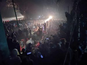 ঠাকুরগাঁওয়ে রাণীশংকৈল উপজেলায় আয়োজিত ‌‘ইত্যাদি’ অনুষ্ঠানকে ঘিরে ভাঙচুর ও মারামারির ঘটনায় অনুষ্ঠান স্থগিত করেছে কর্তৃপক্ষ।গত বৃহস্পতিবার (৯ জানুয়ারি) সন্ধ্যার পরে উপজেলার ঐতিহ্য বাহি রাজা টংকনাথ  রাজবাড়ীতে ‘ইত্যাদি’র অনুষ্ঠান ঘিরে এ ঘটনা ঘটে।স্থানীয় ও আয়োজক সূত্রে জানা গেছে, ঠাকুরগাঁও জেলাজুড়ে প্রায় ৪ হাজার প্রবেশ পাসের ব্যবস্থা করেছিল ইত্যাদি কর্তৃপক্ষ। তবে অনুষ্ঠানে বেশ কয়েক  হাজার  মানুষের সমাগম হয়। একপর্যায়ে চেয়ারে বসাকে কেন্দ্র করে অনুষ্ঠানে বিশৃঙ্খলা সৃষ্টি হলে ভাঙচুর ও মারামারির ঘটনা ঘটে।