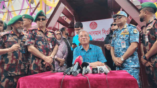 স্বরাষ্ট্র উপদেষ্টা লেফটেন্যান্ট জেনারেল (অব.) মো: জাহাঙ্গীর আলম চৌধুরী বলেছেন, ভারতীয় যারা অবৈধভাবে বাংলাদেশে আছে, তাদেরকে ভারতের মতো পুশব্যাক করবো না; বরং প্রোপার চ্যানেলে ফেরত পাঠাবো।