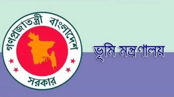 সুপ্রিম কোর্টের আইনজীবী সালাহ উদ্দিন রেগান বলেন, যারা নিয়মিত জমির খাজনা পরিশোধ করতেছেন না আপনাদেরকে সুদসহ পরিশোধ করতে হবে। নিয়মিত ভূমি উন্নয়ন কর বা খাজনা পরিশোধ করুন। সরকার চাইলে ৩ বছরের খাজনা অনাদায়ে আপনার জমি নিলামে তুলে টাকা আদায় করতে পারবে।।