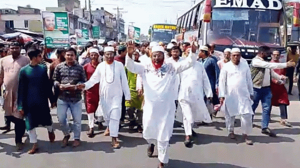 বাংলাদেশ জামায়াতে ইসলামীর সেক্রেটারি জেনারেল ও সাবেক এমপি অধ্যাপক মিয়া গোলাম পরওয়ার বলেছেন, “পিআর বুঝি না” এই কথা কোনো রাজনৈতিক নেতা বা দায়িত্বশীল ব্যক্তির মুখে শোভা পায় না। জনগণ এই পদ্ধতি চায় কি না, সেটা জুলাই সনদে অন্তর্ভুক্ত করে গণভোটে নির্ধারণ করা হোক। জনগণ যদি পিআর পদ্ধতির পক্ষে রায় দেয়, তবে সব দলকেই তা মেনে নিতে হবে। আর যদি জনগণ না চায়, জামায়াত সেটি মেনে নেবে।