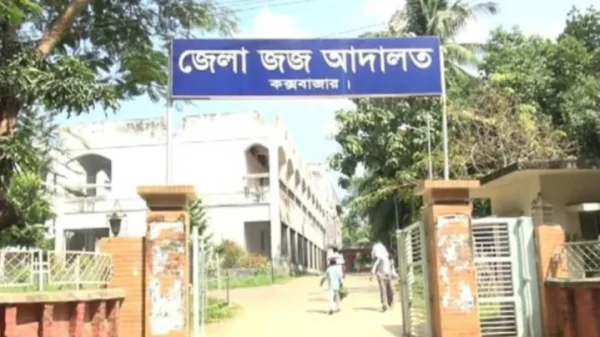 কক্সবাজারের অতিরিক্ত জেলা ও দায়রা জজ মামুনুর রশিদের খাস কামরা (চেম্বার) থেকে আইফোনসহ দুটি মোবাইল, মানিব্যাগ এবং গুরুত্বপূর্ণ কাগজপত্র চুরি হয়েছে।