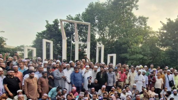 বাড়িভাড়া বৃদ্ধিসহ তিন দাবিতে আন্দোলনরত এমপিওভুক্ত শিক্ষকদের সঙ্গে একাত্মতা জানিয়েছে বাংলাদেশ জামায়াতে ইসলামীসহ বিভিন্ন রাজনৈতিক দল। সরকারকে শিক্ষকদের যৌক্তিক দাবি মেনে নেয়ারও আহ্বান জানিয়ে দলগুলোর নেতারা।