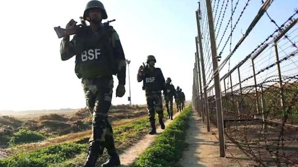 চলতি বছরের মার্চ থেকে আগস্ট মাস পর্যন্ত গত ছয় মাসে সীমান্তে ২৭ জন বাংলাদেশী নাগরিক নিহত হয়েছেন। ভারতীয় সীমান্তরক্ষী বাহিনী বা বিএসএফের সৈন্যদের গুলি এবং তাদের হাতে শারীরিক নির্যাতনের ফলে এই মৃত্যুর ঘটনা ঘটে। সম্প্রতি সরকারের একটি গোয়েন্দা সংস্থা এ সংক্রান্ত প্রতিবেদন অন্তর্বর্তী সরকারের কাছে জমা দিয়েছে। এ ছাড়াও দেশের ছয়টি জেলা মাদক পাচারের নিরাপদ রুট হিসেবে ব্যবহার হচ্ছে বলেও প্রতিবেদনে উল্লেখ করা হয়।বাংলাদেশের পণ্য